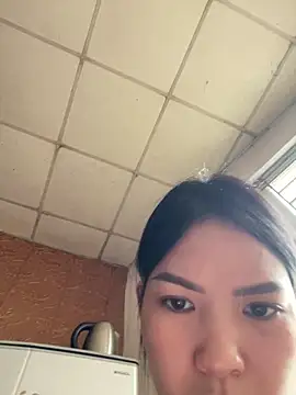 Snapshot of Beolulu chatting on 6, 11, 2025 Beolulu online show from 6, 11, 2025