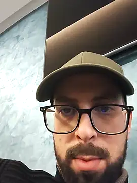 Snapshot of Badikarde chatting on 7, 11, 2025 Badikarde online show from 7, 11, 2025