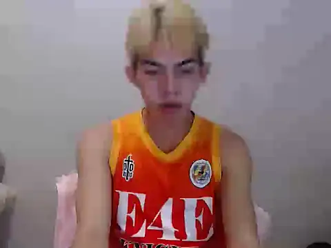 Snapshot of Urhotsilverboy chatting on 14, 6, 2026 Urhotsilverboy online show from 14, 6, 2026