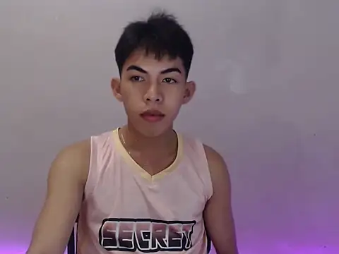 Snapshot of Urhotsilverboy chatting on 6, 5, 2026 Urhotsilverboy online show from 6, 5, 2026