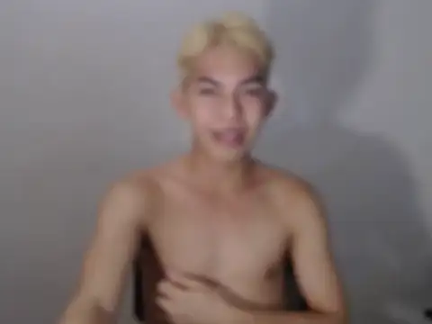 Snapshot of Urhotsilverboy chatting on 18, 5, 2026 Urhotsilverboy online show from 18, 5, 2026