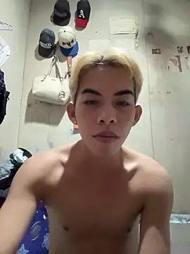 Snapshot of Urhotsilverboy chatting on 3, 6, 2026 Urhotsilverboy online show from 3, 6, 2026