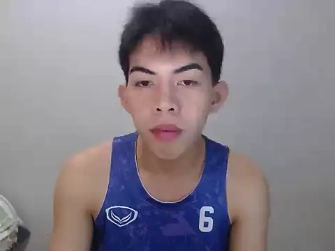 Snapshot of Urhotsilverboy chatting on 15, 7, 2026 Urhotsilverboy online show from 15, 7, 2026