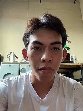 Snapshot of Urhotsilverboy chatting on 28, 7, 2026 Urhotsilverboy online show from 28, 7, 2026