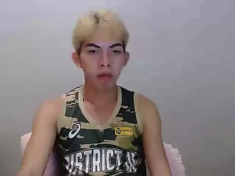 Snapshot of Urhotsilverboy chatting on 15, 6, 2026 Urhotsilverboy online show from 15, 6, 2026