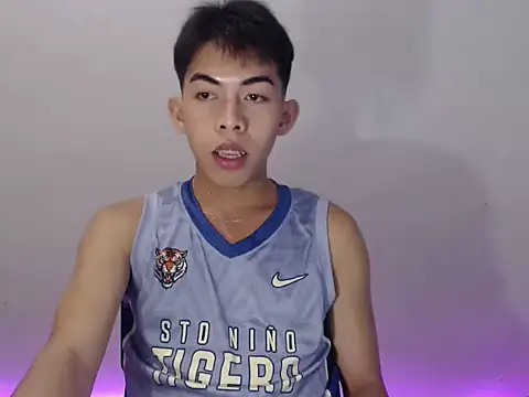 Snapshot of Urhotsilverboy chatting on 4, 5, 2026 Urhotsilverboy online show from 4, 5, 2026