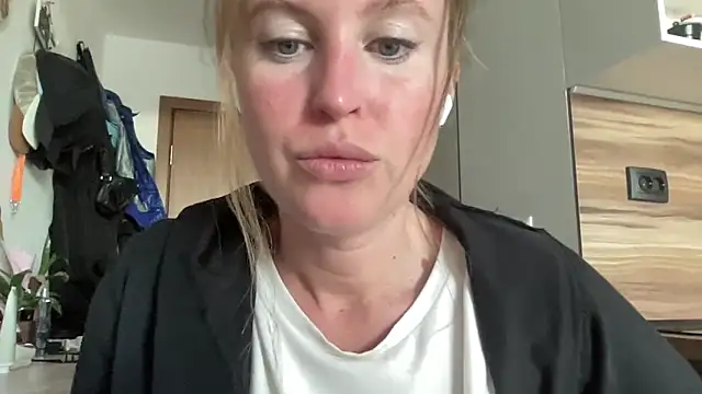 Snapshot of Ameli8 chatting on 12, 11, 2025 Ameli8 online show from 12, 11, 2025