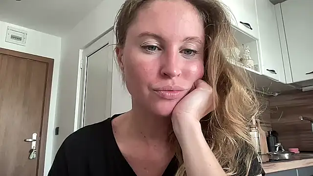 Snapshot of Ameli8 chatting on 13, 11, 2025 Ameli8 online show from 13, 11, 2025