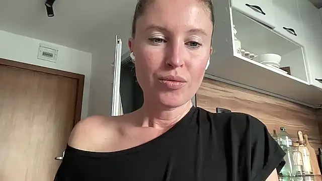 Snapshot of Ameli8 chatting on 5, 12, 2025 Ameli8 online show from 5, 12, 2025