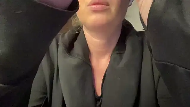 Snapshot of Ameli8 chatting on 14, 12, 2025 Ameli8 online show from 14, 12, 2025