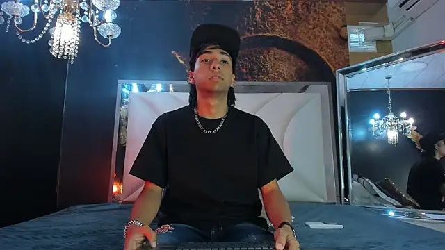 Austin Santos  online show from 12, 11, 2025