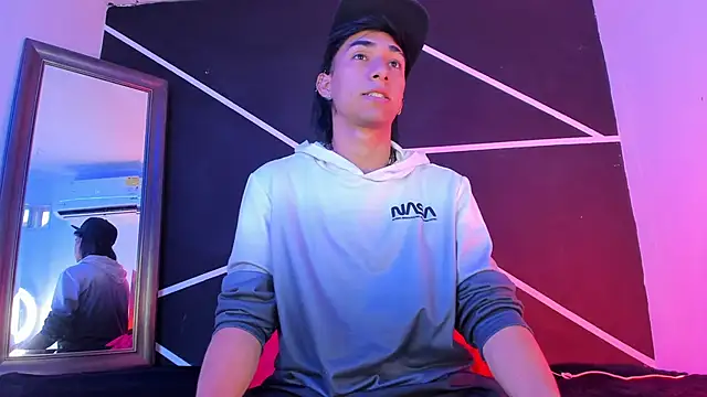 Austin Santos  online show from 10, 11, 2025