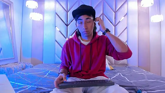 Austin Santos  online show from 6, 11, 2025