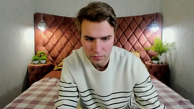 Snapshot of JonnahHell chatting on 5, 11, 2025 JonnahHell online show from 5, 11, 2025