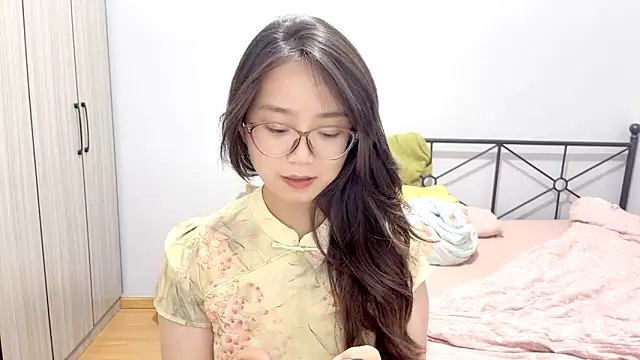 Snapshot of Hmm_0303 chatting on 10, 5, 2026 Hmm 0303 online show from 10, 5, 2026