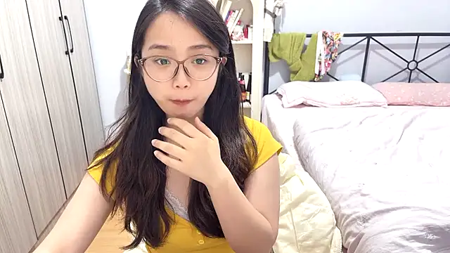 Snapshot of Hmm_0303 chatting on 28, 4, 2026 Hmm 0303 online show from 28, 4, 2026
