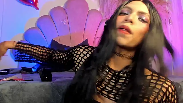 Dominique Rae online show from 5, 3, 2026