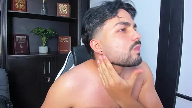 Snapshot of JonnSnow_ chatting on 7, 11, 2025 JonnSnow online show from 7, 11, 2025