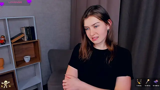 Snapshot of JosieNadile chatting on 11, 11, 2025 JosieNadile online show from 11, 11, 2025