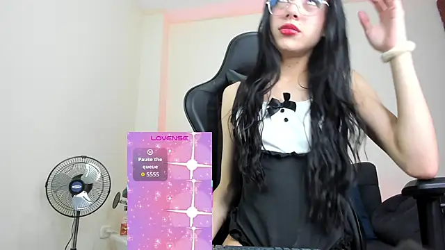 Nyra lux16 online show from 12, 11, 2025