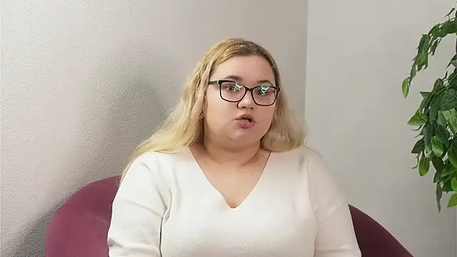 Snapshot of JoliePimpare chatting on 7, 11, 2025 JoliePimpare online show from 7, 11, 2025