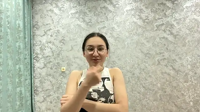 Snapshot of SofiYong chatting on 18, 11, 2025 SofiYong online show from 18, 11, 2025