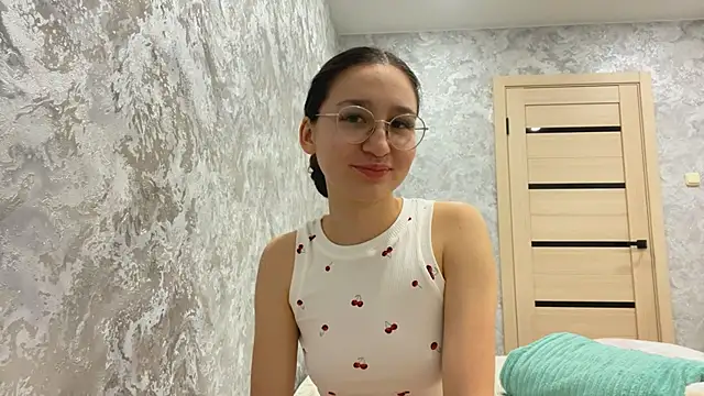 SofiYong online show from 7, 11, 2025