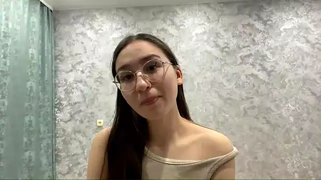 Snapshot of SofiYong chatting on 15, 11, 2025 SofiYong online show from 15, 11, 2025