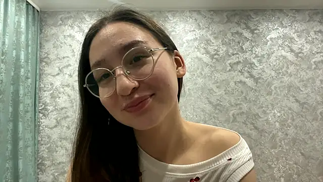 Snapshot of SofiYong chatting on 17, 11, 2025 SofiYong online show from 17, 11, 2025