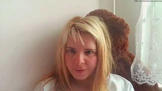 Snapshot of HornyElena chatting on 8, 5, 2026 HornyElena online show from 8, 5, 2026