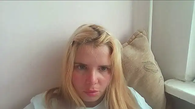 Snapshot of HornyElena chatting on 9, 6, 2026 HornyElena online show from 9, 6, 2026