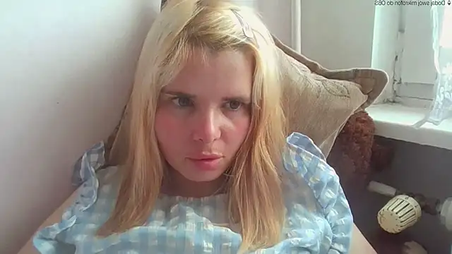 Snapshot of HornyElena chatting on 4, 6, 2026 HornyElena online show from 4, 6, 2026