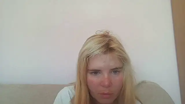 Snapshot of HornyElena chatting on 22, 6, 2026 HornyElena online show from 22, 6, 2026