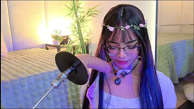  ViolletteNoir  online show from 12, 4, 2026