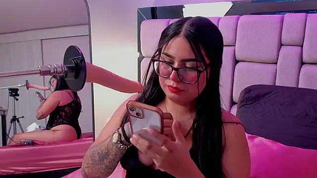 Amy whittee online show from 17, 12, 2025