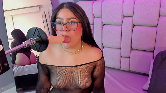 Amy whittee online show from 13, 12, 2025