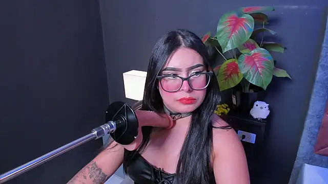 Amy whittee online show from 5, 4, 2026