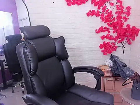 MiaStorm1 online show from 6, 11, 2025