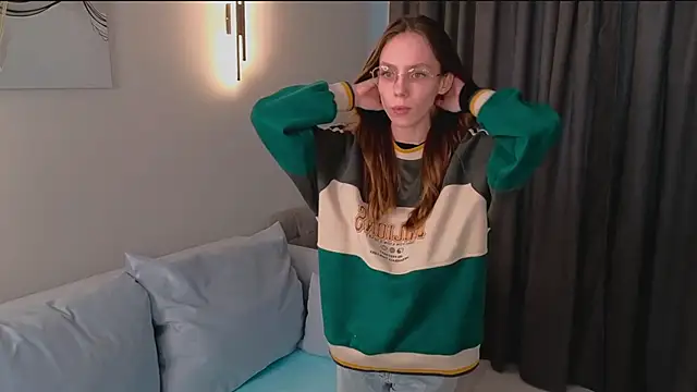 Snapshot of JuliaPeters chatting on 3, 12, 2025 JuliaPeters online show from 3, 12, 2025