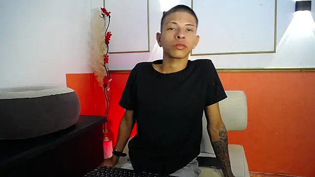 Tessachains 2  online show from 4, 12, 2025