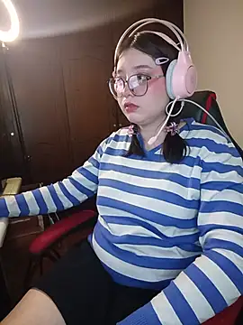 Snapshot of Michi_sauria1 chatting on 15, 7, 2026 Michi sauria1 online show from 15, 7, 2026