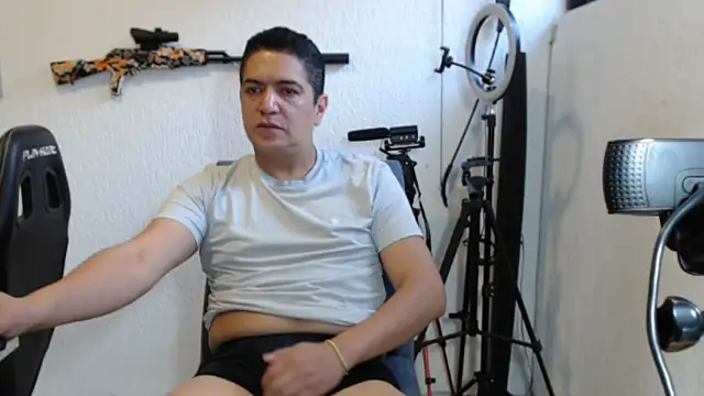 Snapshot of yayo_33 chatting on 12, 11, 2025 yayo 33 online show from 12, 11, 2025