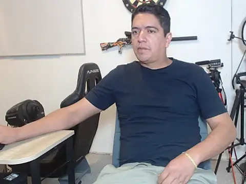 Snapshot of yayo_33 chatting on 6, 11, 2025 yayo 33 online show from 6, 11, 2025