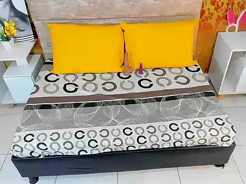 Snapshot of Yineth_Hot chatting on 20, 11, 2025 Yineth Hot online show from 20, 11, 2025