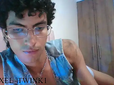 axel love13 online show from 11, 11, 2025