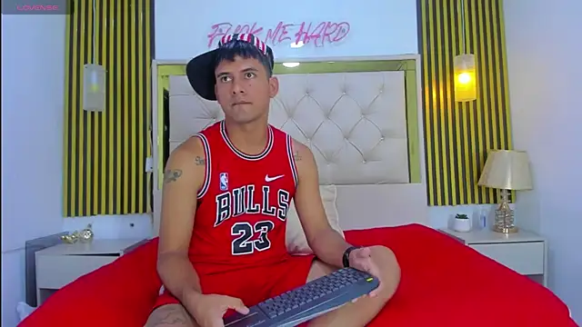 KEVIN MCKINLEY online show from 8, 11, 2025