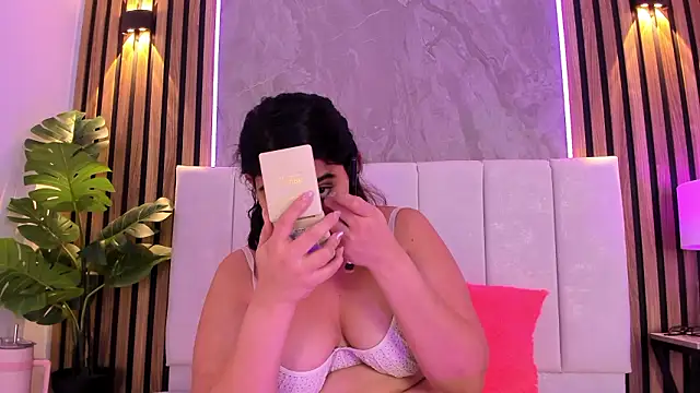 Carlotta de velour online show from 24, 3, 2026