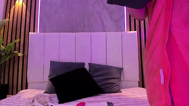 Carlotta de velour online show from 9, 3, 2026