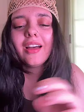 Snapshot of candicewest_ chatting on 5, 5, 2026 candicewest online show from 5, 5, 2026