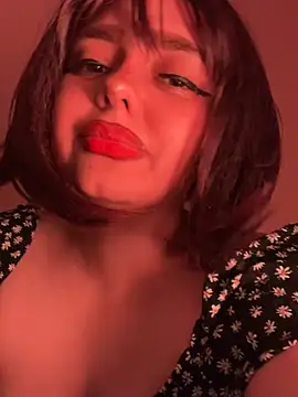 Snapshot of candicewest_ chatting on 6, 8, 2026 candicewest online show from 6, 8, 2026